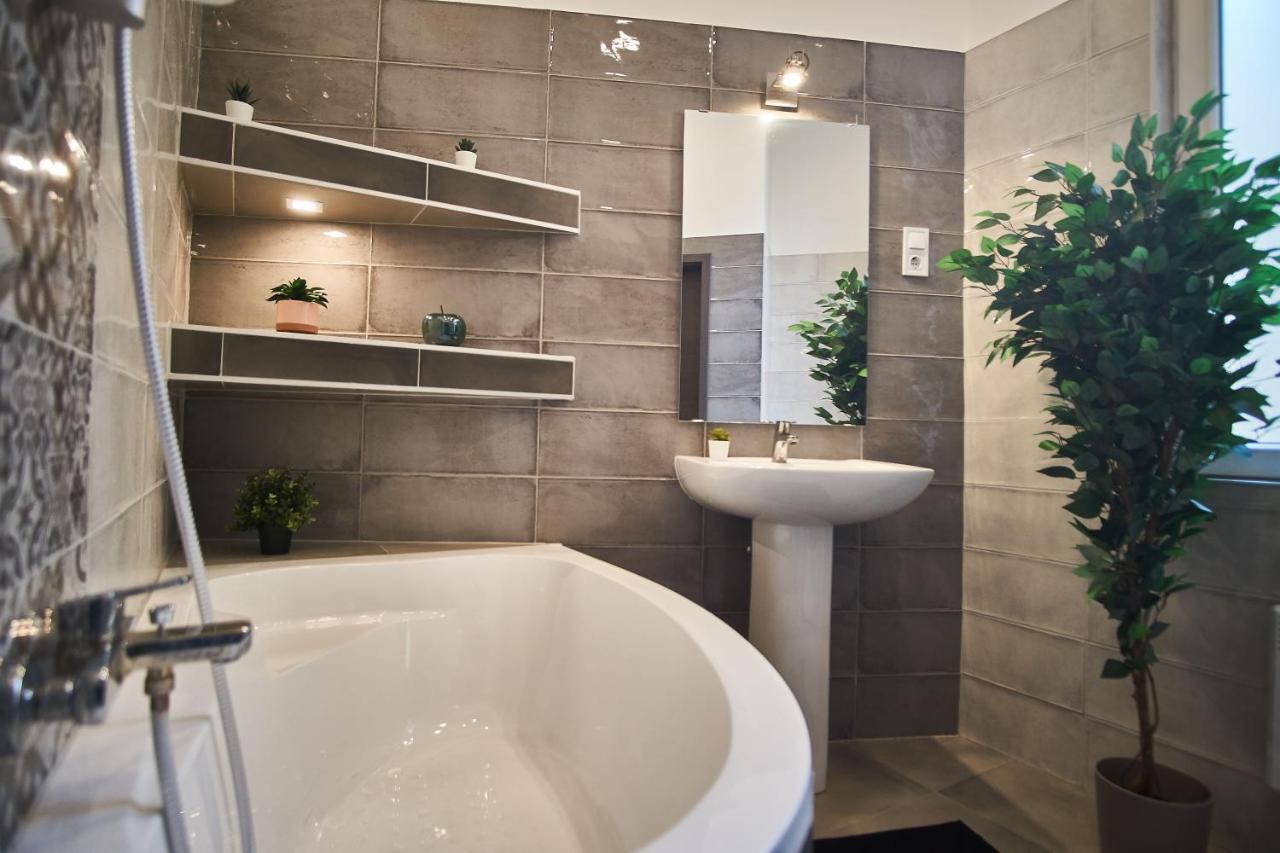F4 Design Apartment- Будапеща Екстериор снимка