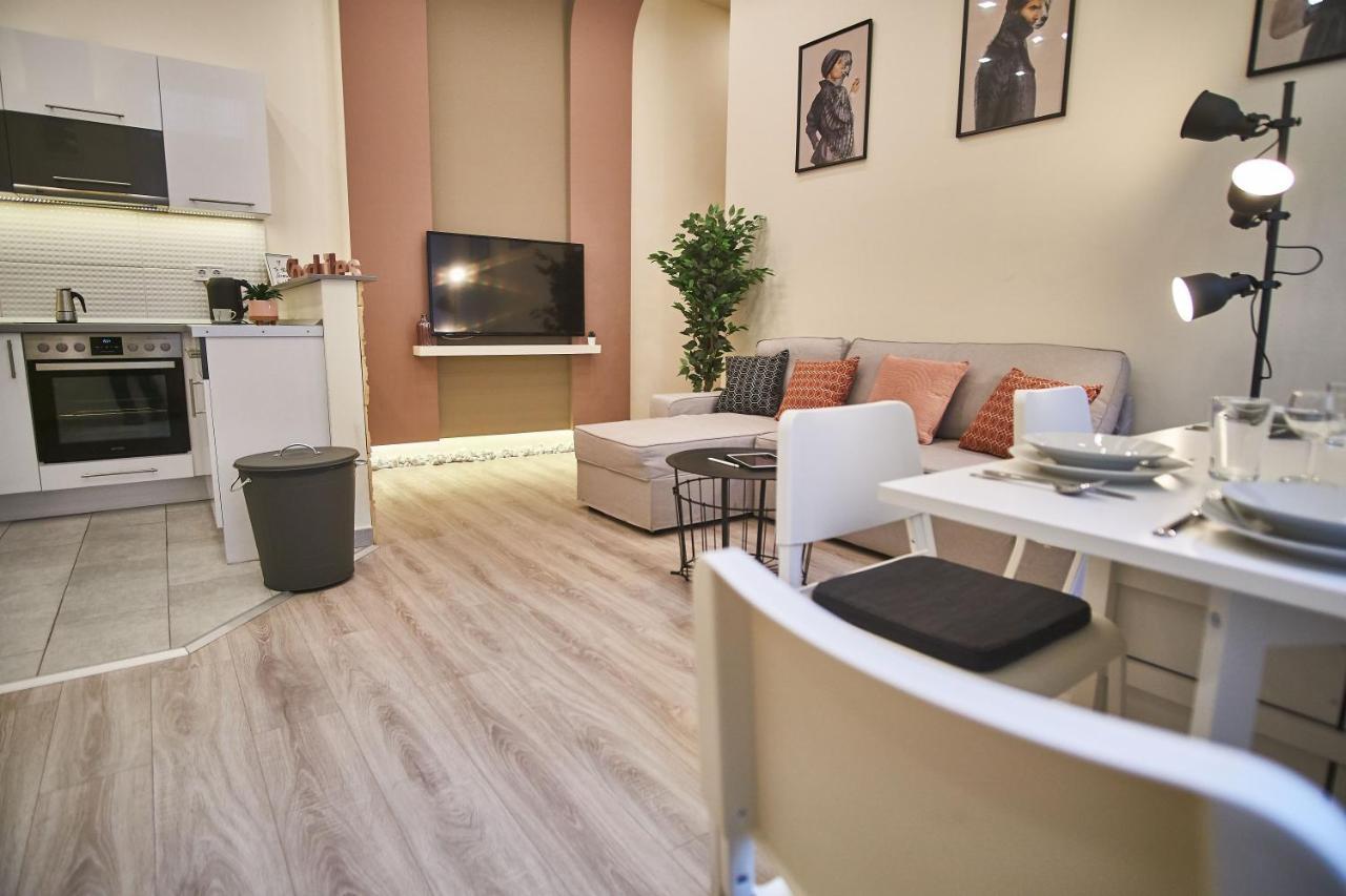 F4 Design Apartment- Будапеща Екстериор снимка